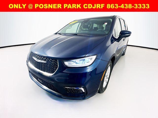 Photo of 2023 Fathom Blue Pearlcoat Chrysler Pacifica