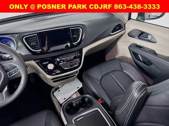 Photo of 2023 Fathom Blue Pearlcoat Chrysler Pacifica