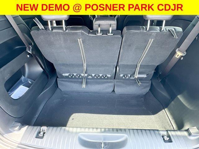Photo of 2025 Ceramic Gray Clearcoat Chrysler Pacifica