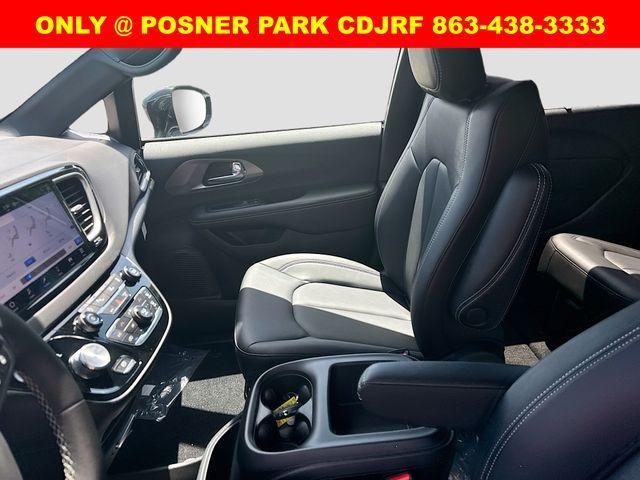 Photo of 2025 Bright White Clearcoat Chrysler Voyager