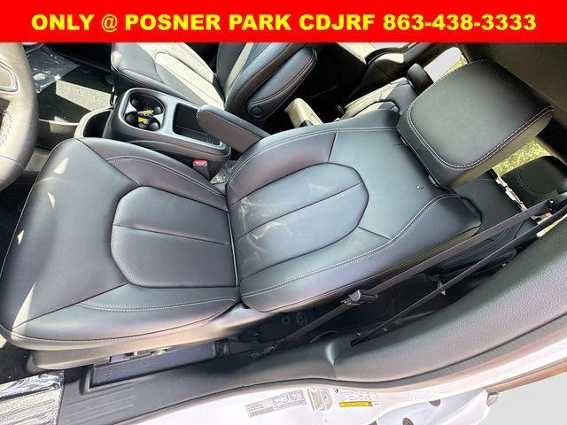 Photo of 2025 Bright White Clearcoat Chrysler Voyager
