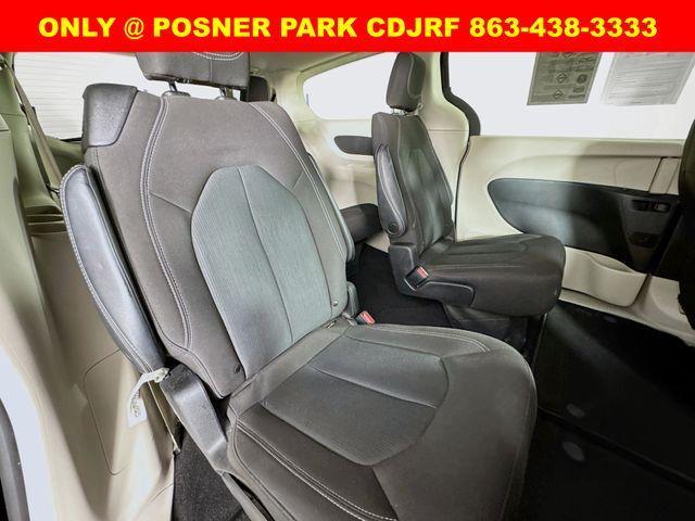 Photo of 2023 Brilliant Black Crystal Pearlcoat Chrysler Voyager