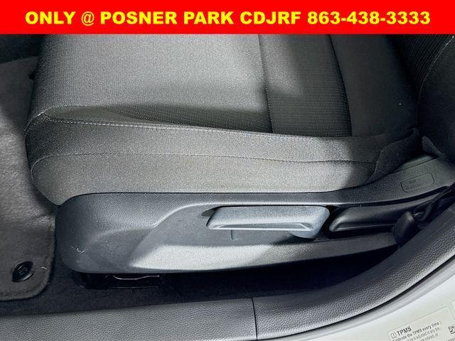 Photo of 2024 Platinum White Pearl Honda Civic