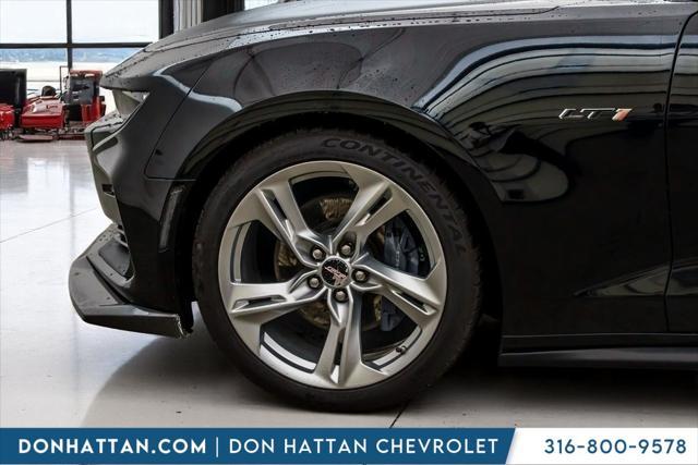 Photo of 2022 Black Chevrolet Camaro