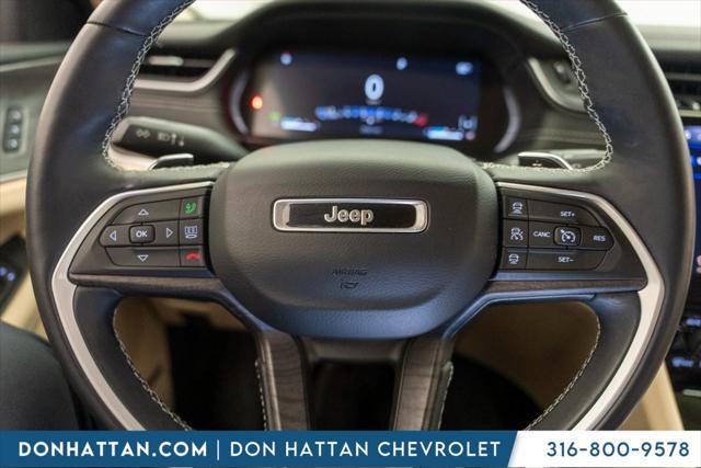 Photo of 2021 Diamond Black Crystal Pearlcoat Jeep Grand Cherokee L