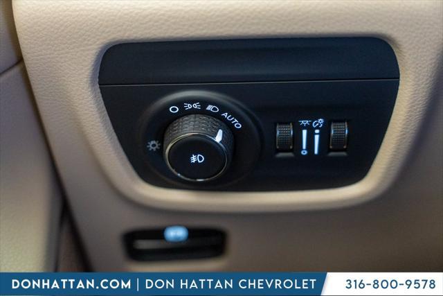Photo of 2021 Diamond Black Crystal Pearlcoat Jeep Grand Cherokee L