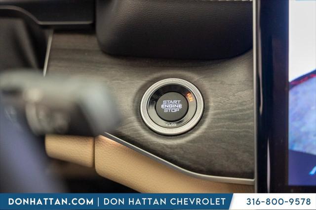 Photo of 2021 Diamond Black Crystal Pearlcoat Jeep Grand Cherokee L