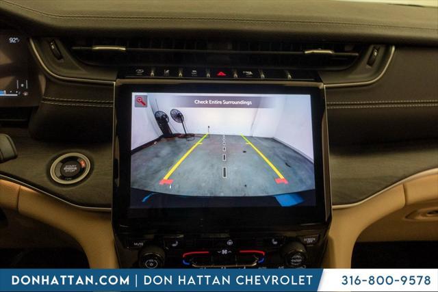 Photo of 2021 Diamond Black Crystal Pearlcoat Jeep Grand Cherokee L