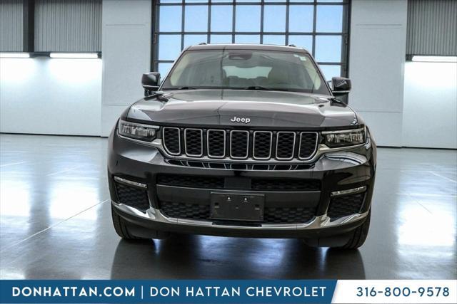 Photo of 2021 Diamond Black Crystal Pearlcoat Jeep Grand Cherokee L