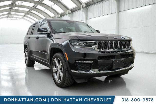 Photo of 2021 Diamond Black Crystal Pearlcoat Jeep Grand Cherokee L