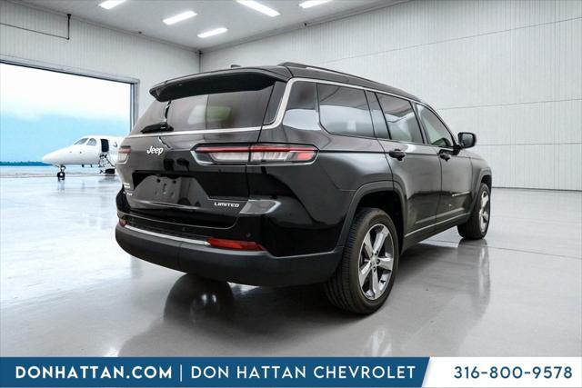 Photo of 2021 Diamond Black Crystal Pearlcoat Jeep Grand Cherokee L