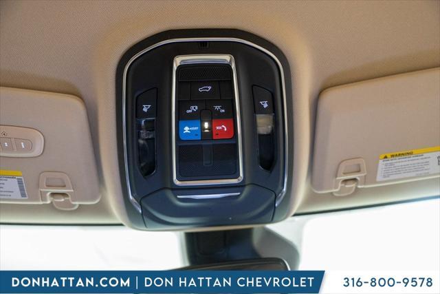 Photo of 2021 Diamond Black Crystal Pearlcoat Jeep Grand Cherokee L