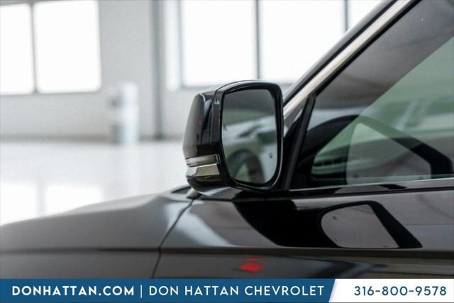 Photo of 2021 Diamond Black Crystal Pearlcoat Jeep Grand Cherokee L