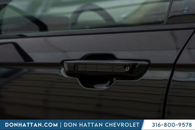 Photo of 2021 Diamond Black Crystal Pearlcoat Jeep Grand Cherokee L