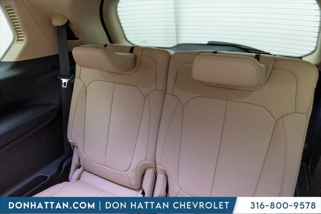 Photo of 2021 Diamond Black Crystal Pearlcoat Jeep Grand Cherokee L