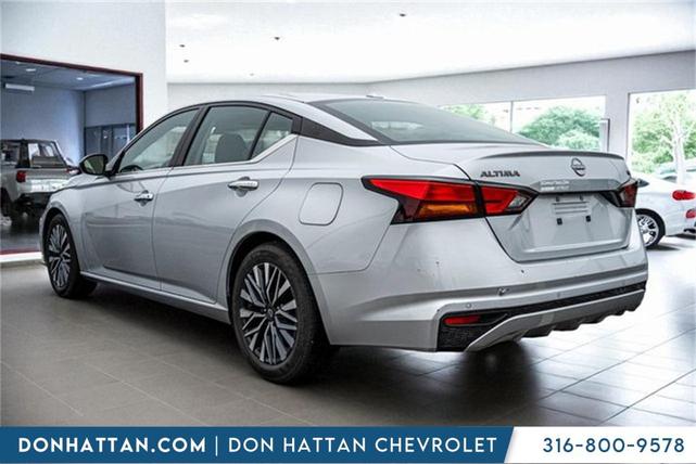 Photo of 2024 Brilliant Silver Metallic Nissan Altima