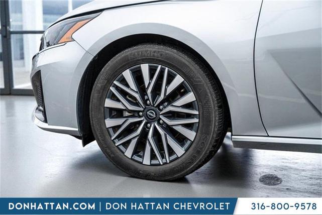 Photo of 2024 Brilliant Silver Metallic Nissan Altima