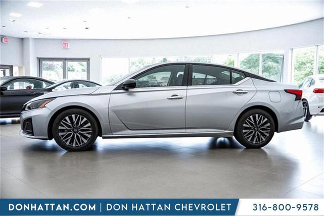 Photo of 2024 Brilliant Silver Metallic Nissan Altima