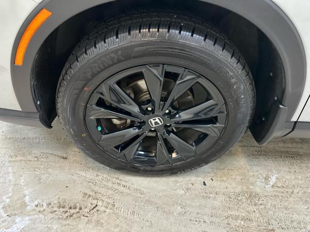 Photo of 2023 Lunar Silver Metallic Honda CR-V Hybrid