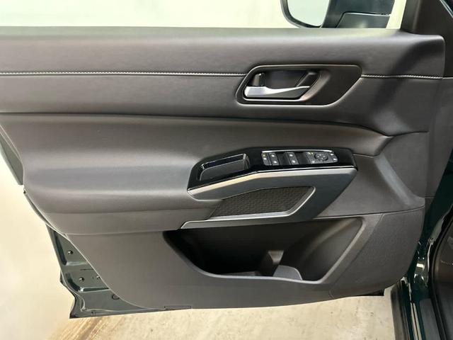 Photo of 2025 Obsidian Green Nissan Pathfinder