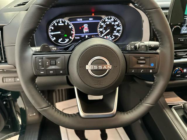 Photo of 2025 Obsidian Green Nissan Pathfinder
