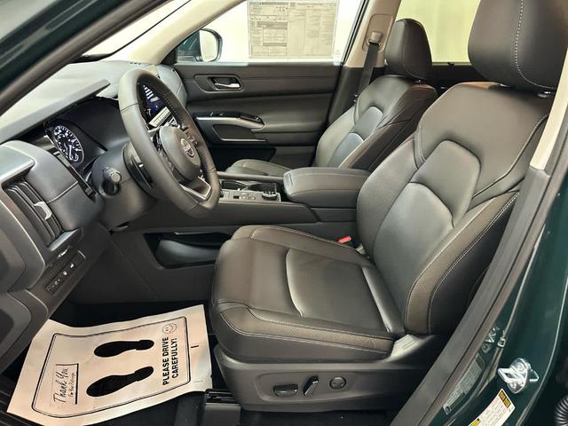 Photo of 2025 Obsidian Green Nissan Pathfinder