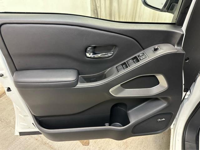Photo of 2025 Glacier White Nissan Frontier