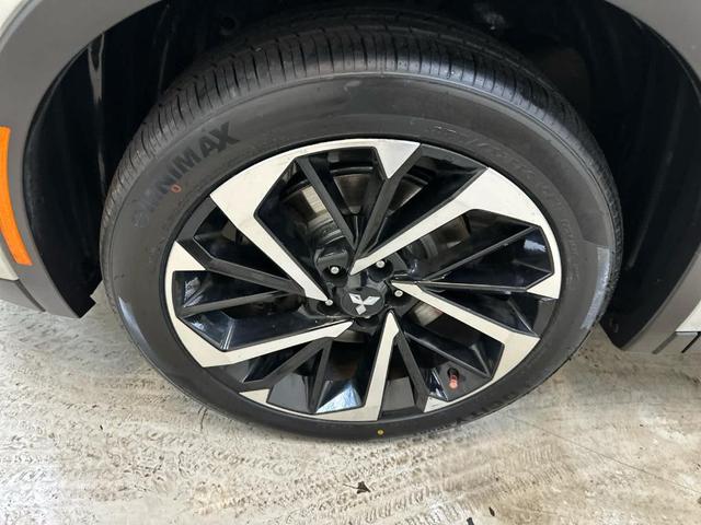 Photo of 2022 Alloy Silver Metallic Mitsubishi Outlander