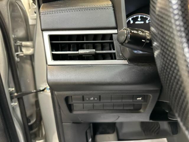 Photo of 2022 Alloy Silver Metallic Mitsubishi Outlander