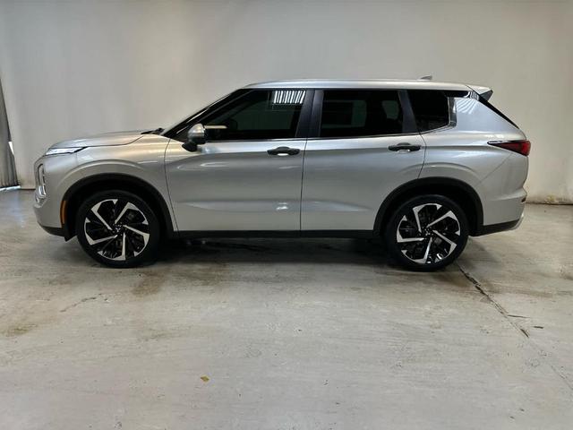 Photo of 2022 Alloy Silver Metallic Mitsubishi Outlander