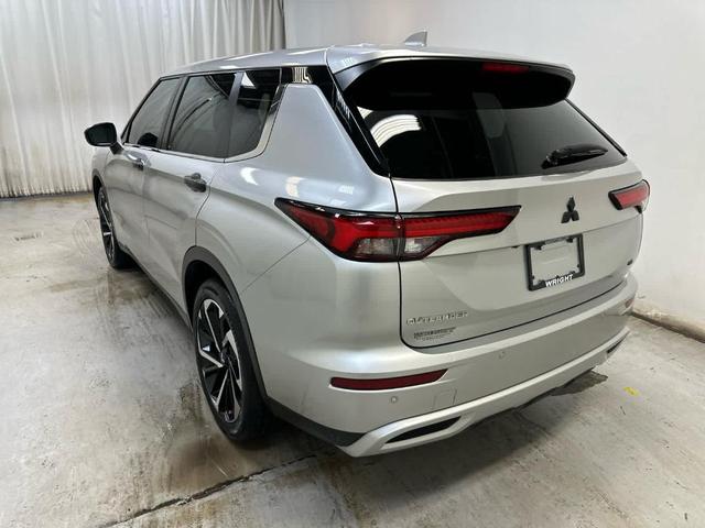 Photo of 2022 Alloy Silver Metallic Mitsubishi Outlander