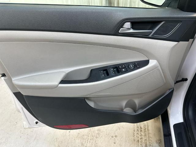 Photo of 2017 Dazzling White Hyundai TUCSON