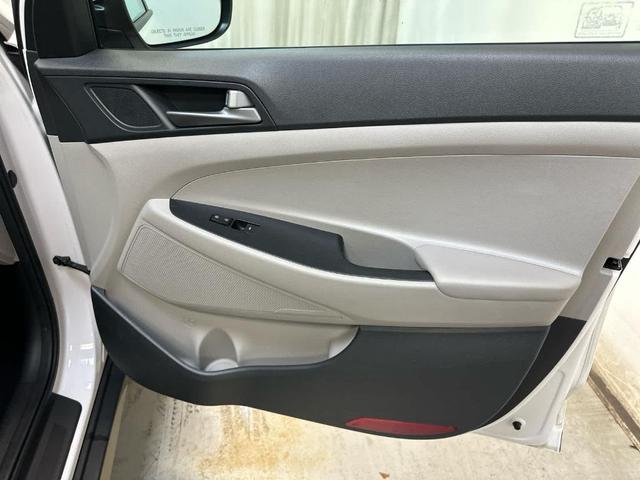 Photo of 2017 Dazzling White Hyundai TUCSON
