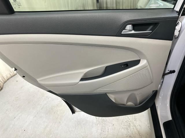 Photo of 2017 Dazzling White Hyundai TUCSON