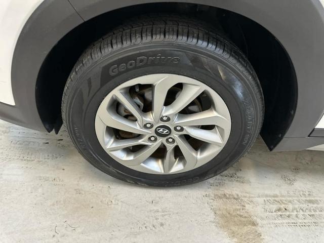 Photo of 2017 Dazzling White Hyundai TUCSON
