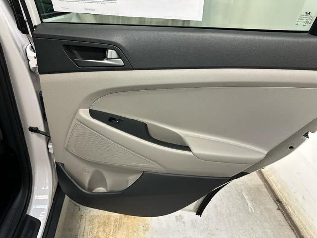 Photo of 2017 Dazzling White Hyundai TUCSON