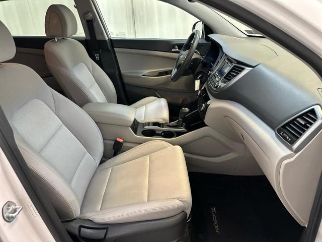Photo of 2017 Dazzling White Hyundai TUCSON
