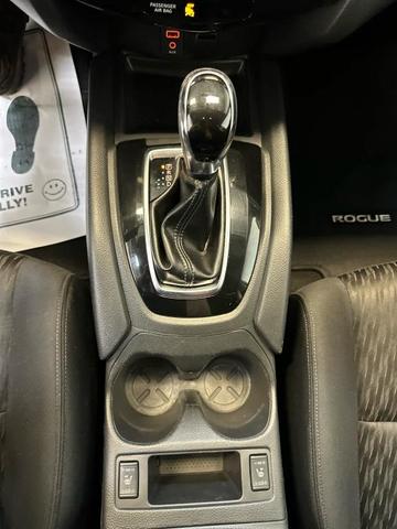 Photo of 2017 Glacier White Nissan Rogue