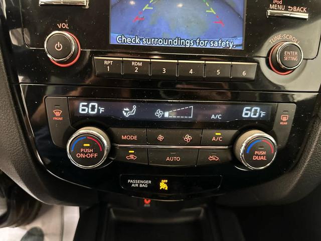 Photo of 2017 Glacier White Nissan Rogue