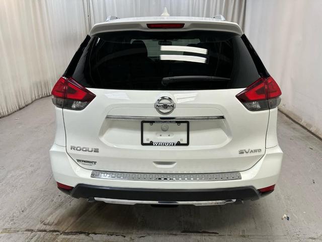 Photo of 2017 Glacier White Nissan Rogue