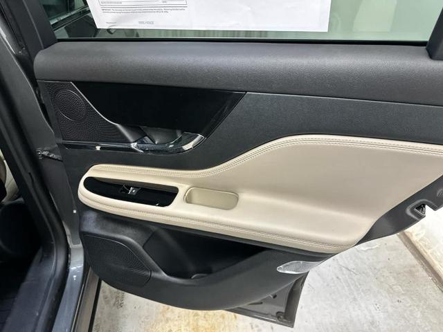 Photo of 2025 Metallic Lincoln Corsair