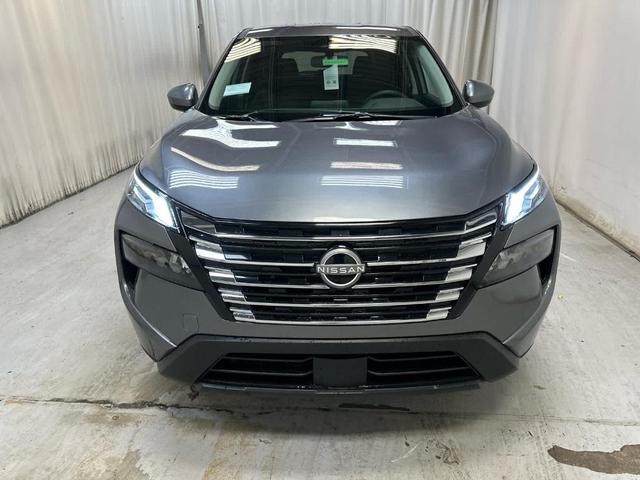 Photo of 2026 Gun Metallic Nissan Rogue