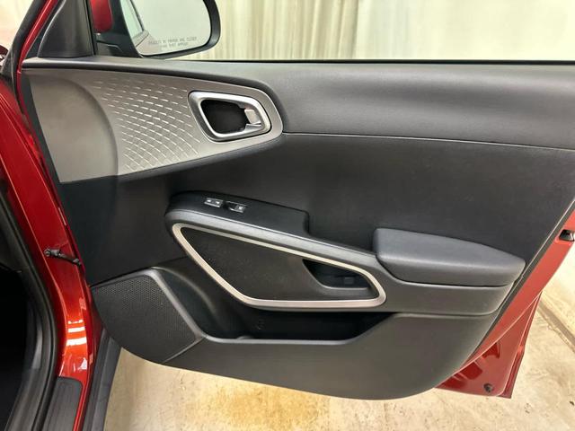 Photo of 2022 Mars Orange Kia Soul