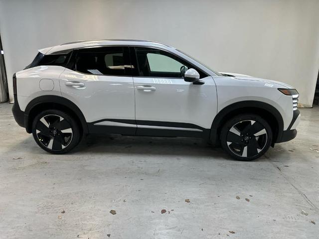 Photo of 2025 Aspen White Tri Nissan Kicks