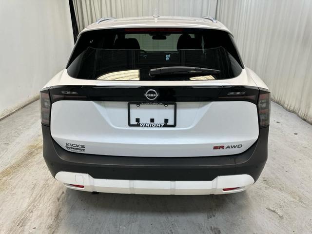 Photo of 2025 Aspen White Tri Nissan Kicks
