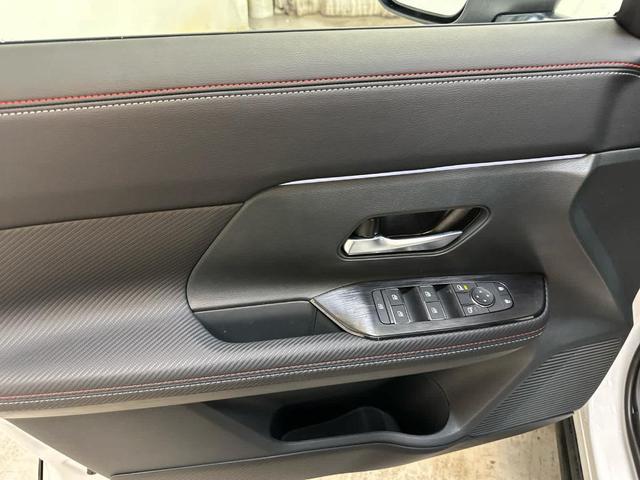 Photo of 2025 Aspen White Tri Nissan Kicks