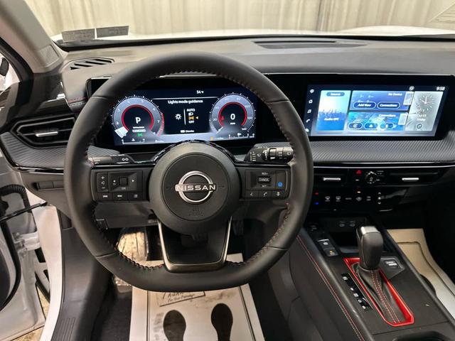 Photo of 2025 Aspen White Tri Nissan Kicks