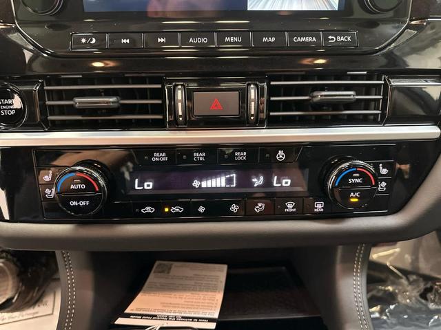 Photo of 2025 Everest White P Nissan Pathfinder