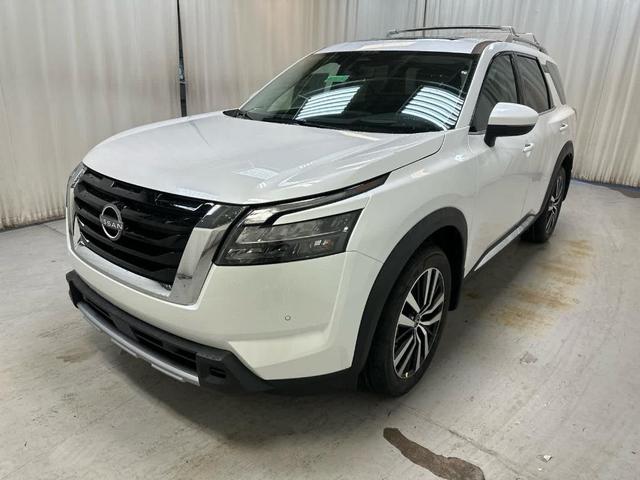 Photo of 2025 Everest White P Nissan Pathfinder