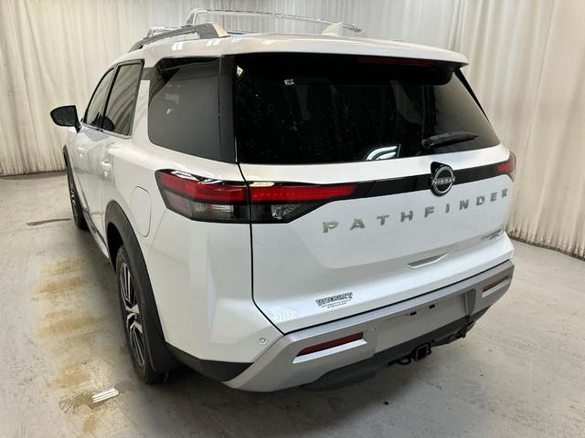 Photo of 2025 Everest White P Nissan Pathfinder